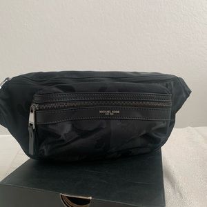 Michael kors fanny pack 🖤